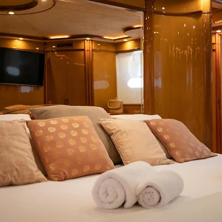 Botel Yate Presidencial *