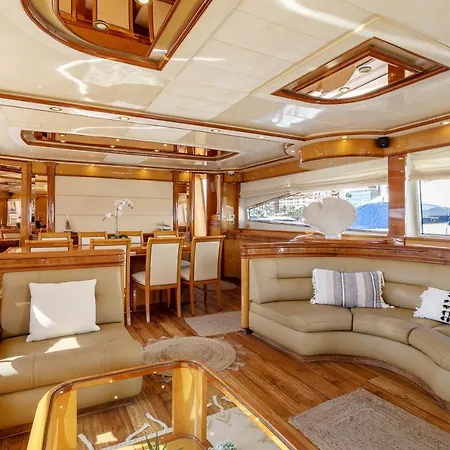 Botel Yate Presidencial