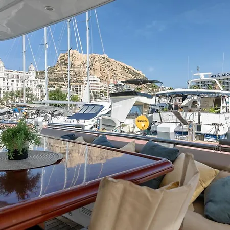 Botel Yate Presidencial *
