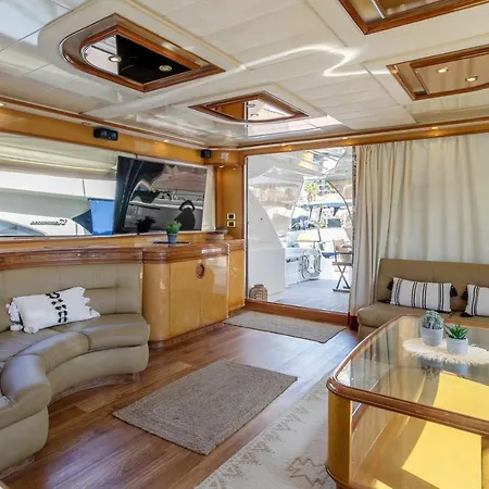 Yate Presidencial Botel
