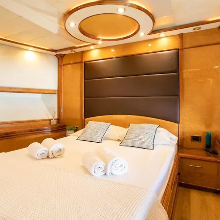Yate Presidencial Botel