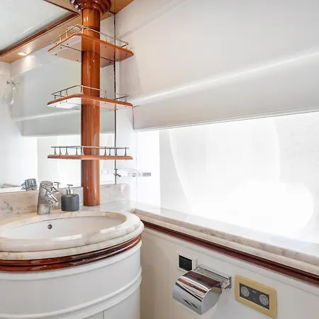 Yate Presidencial Botel Sant Adria de Besos