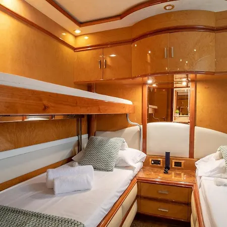Yate Presidencial Botel Sant Adria de Besos