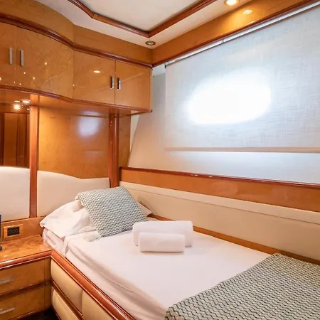 Botel Yate Presidencial *