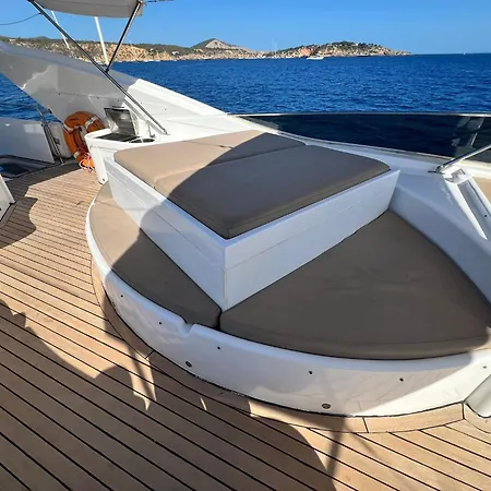 Botel Yate Presidencial