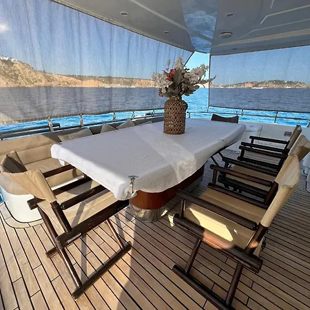 Yate Presidencial Botel *